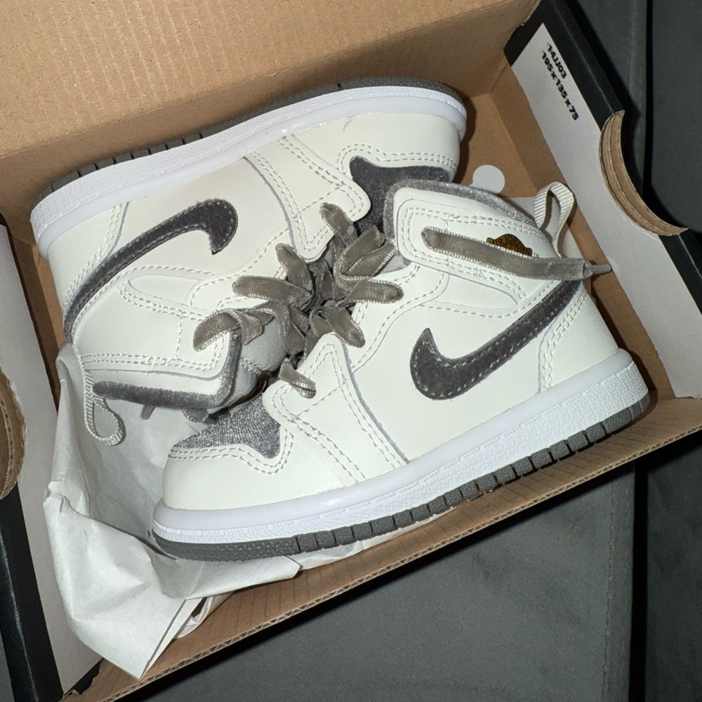 Jordan 1 Mid SE "Sail/Plat Pewter/Metallic Gold" 6c